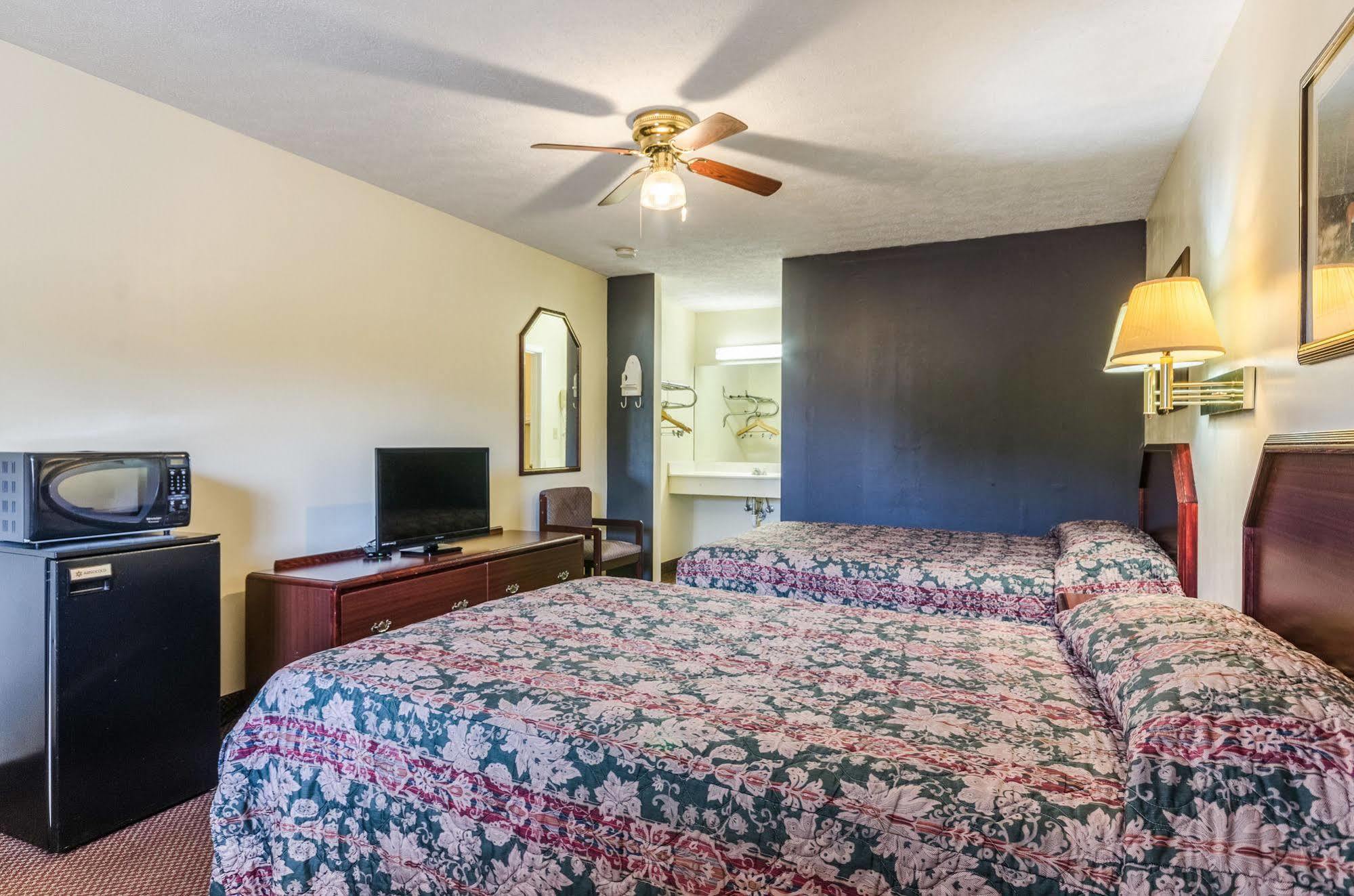 Deerfield Inn Parsons Екстер'єр фото