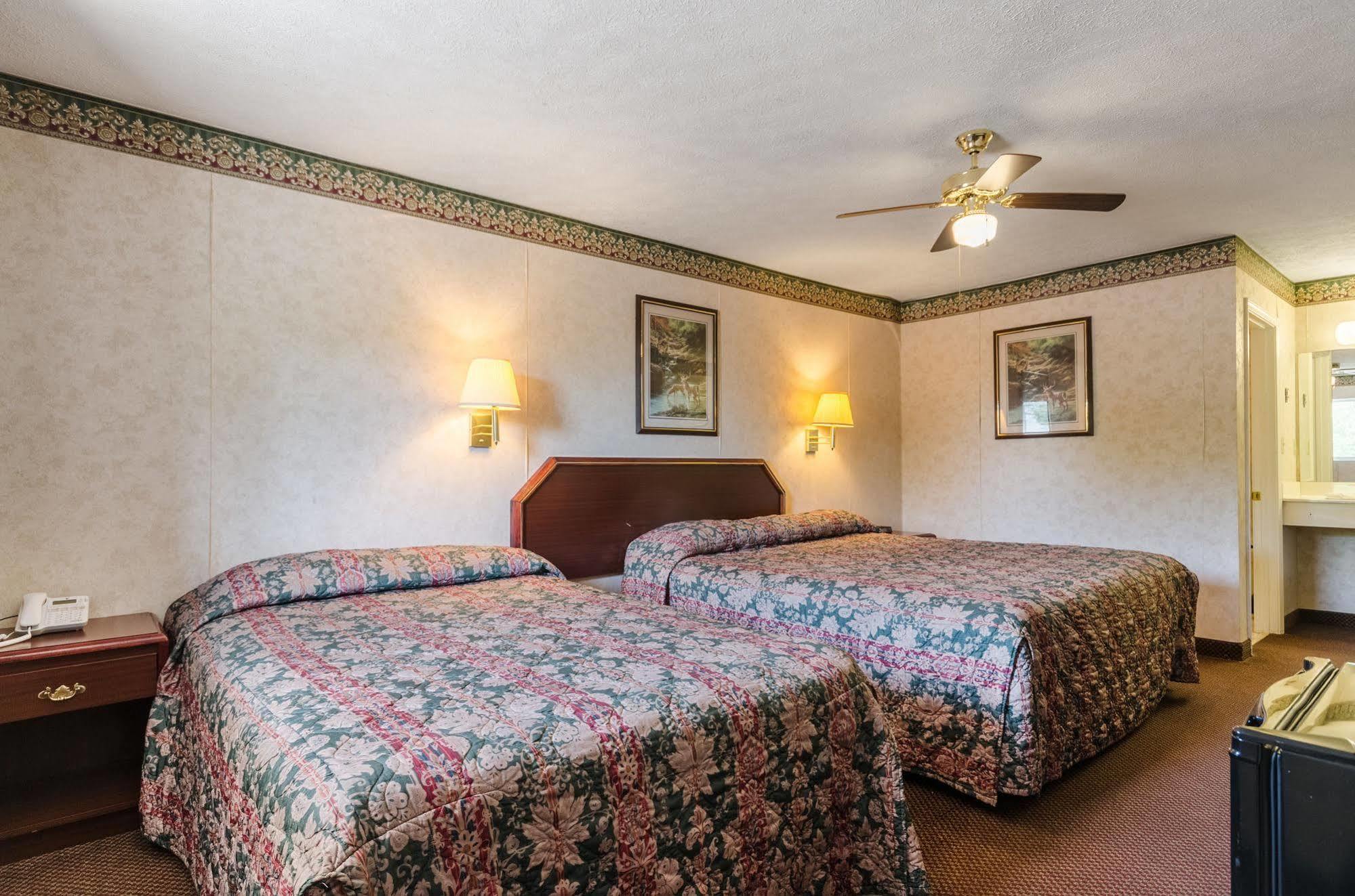 Deerfield Inn Parsons Екстер'єр фото